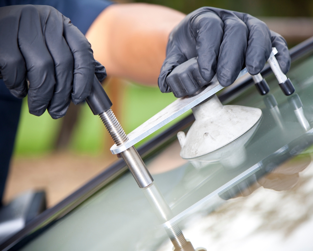 mechanic hands close up repairing auto glass roseland ne